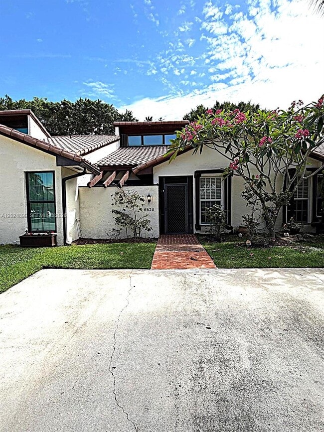Building Photo - 6620 Tiburon Cir