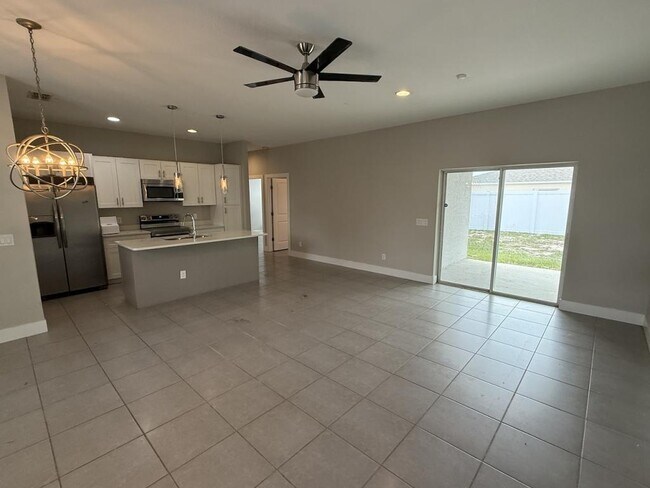 Building Photo - 105 Zinnia Ln