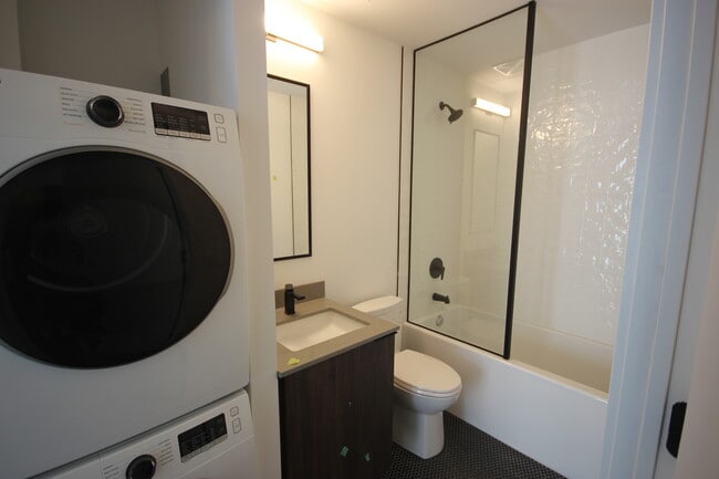 Building Photo - Highland Commons