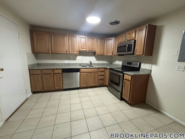 Building Photo - 110 Babcock St