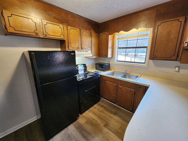 Building Photo - 2571 Green Oaks Ct SE