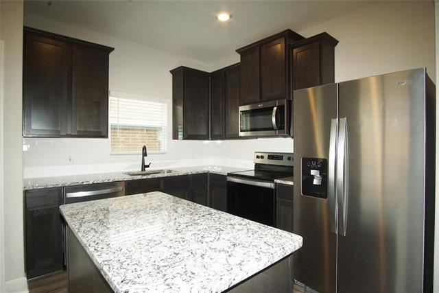 Building Photo - 7633 Noble Oaks Dr