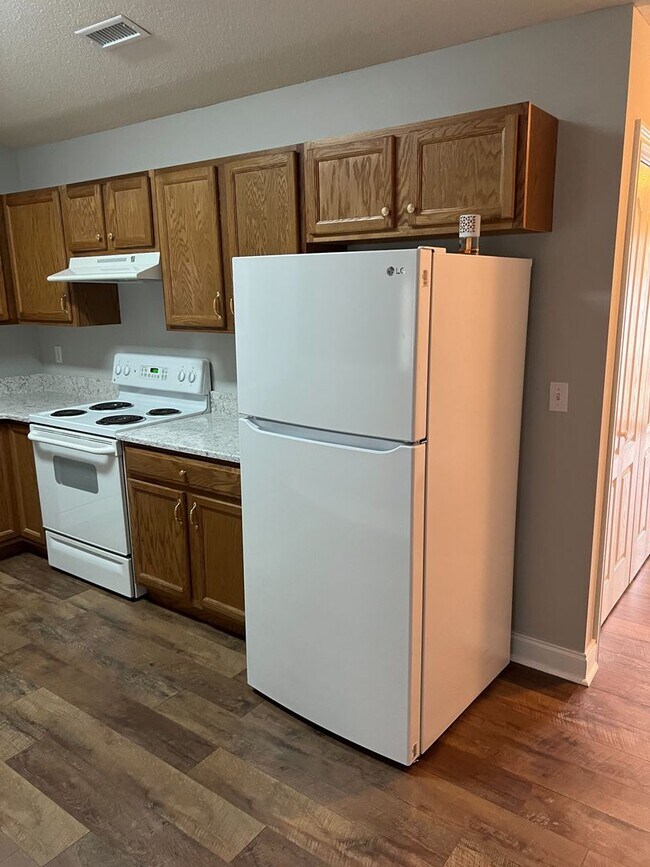 Foto del edificio - Knoxville 37912 - 2 bedroom, 2 bath condo with a 1-car garage - Call Lisa Vineyard and Shannon Ru...