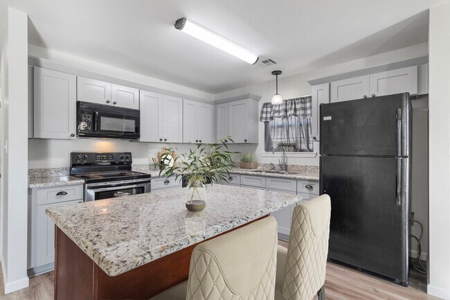 Building Photo - 3 Mulberry Rd