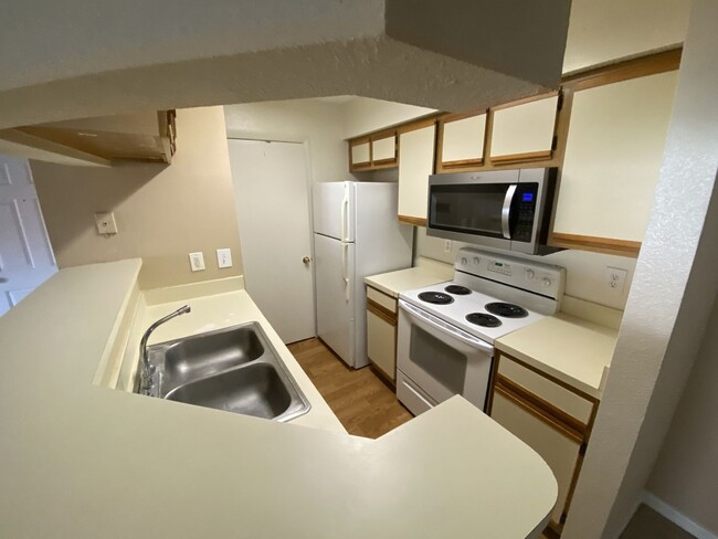 Foto del edificio - 1 bedroom 1 bath washer and dryer included