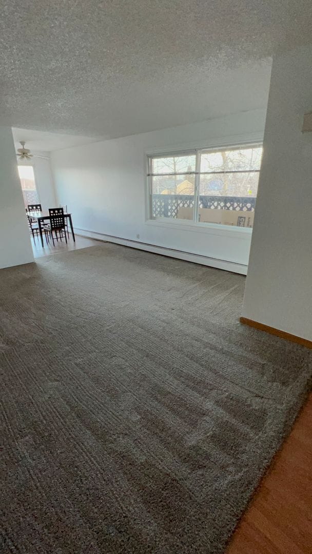 Building Photo - 3 Bedroom Apartment in Jewel Lake w/ Garage!