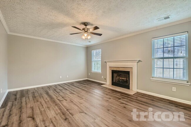 Building Photo - 878 Crestworth Crossing