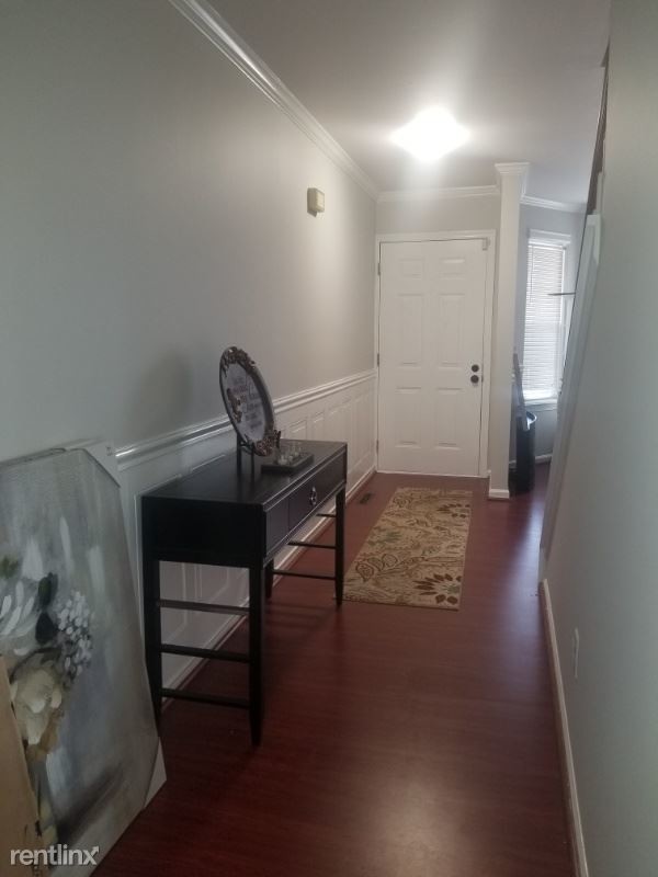 Building Photo - 3 br, 2.5 bath Townhome - 33 Chilmark Ct