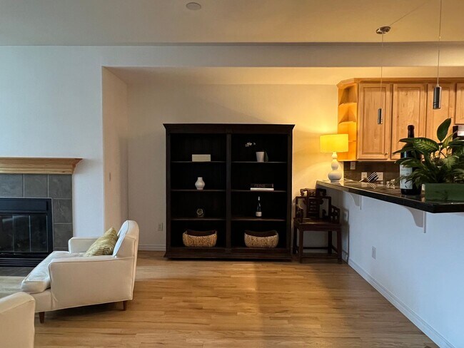 Foto del edificio - BEAUTIFUL 3 Bed 3.5 Bath Townhome in Dakota Ridge Village in North Boulder