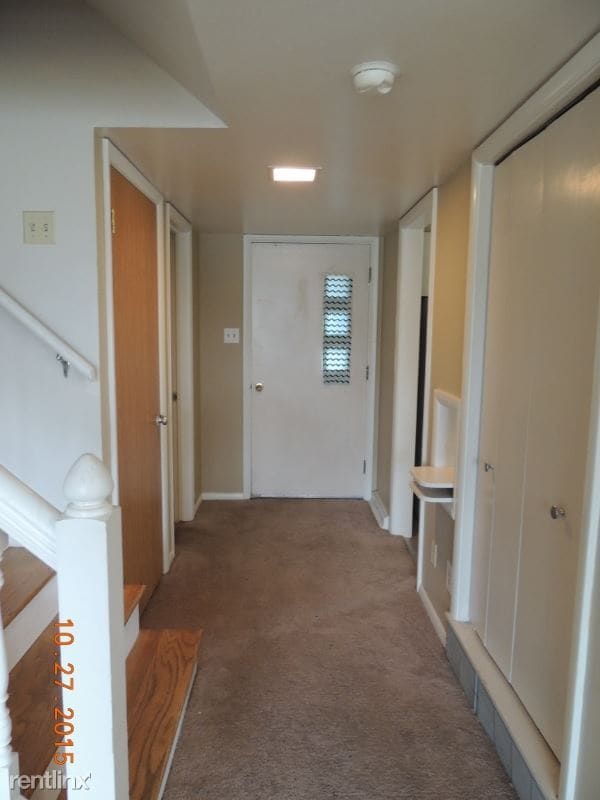 Building Photo - 3 br, 1.5 bath Townhome - 220 5th St W