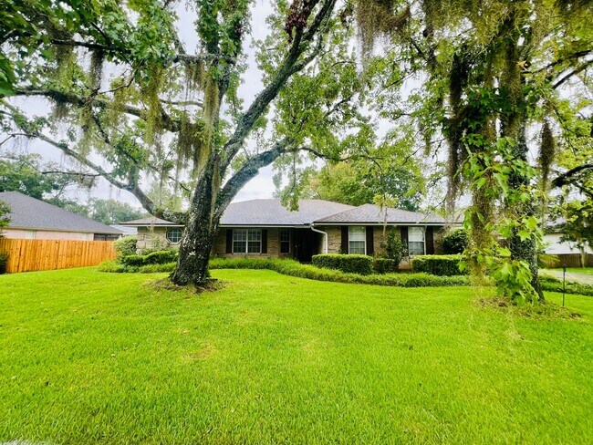 Building Photo - Fleming island pool home!