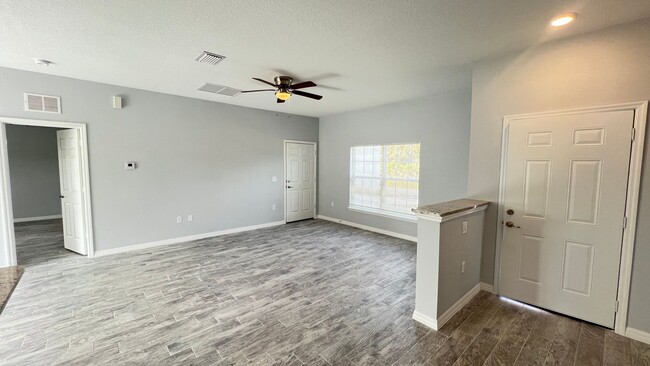 Building Photo - BRAND NEW UPGRADED 3 BD / 2 BA Home in Pal...