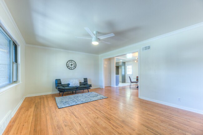 Foto del edificio - 2609 S Toledo Ave