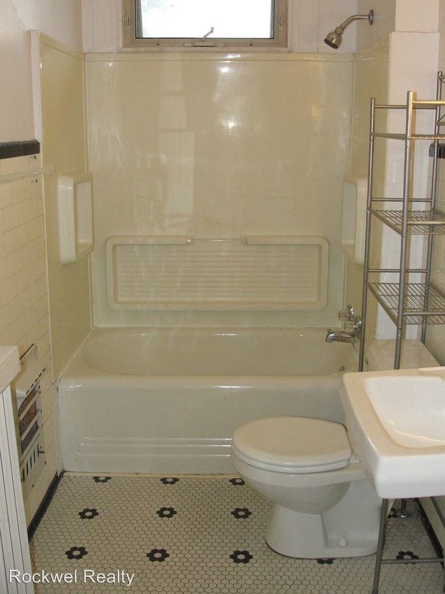 Building Photo - 5544 Fair Oaks St