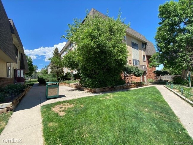 Building Photo - 707 W 96th Ave