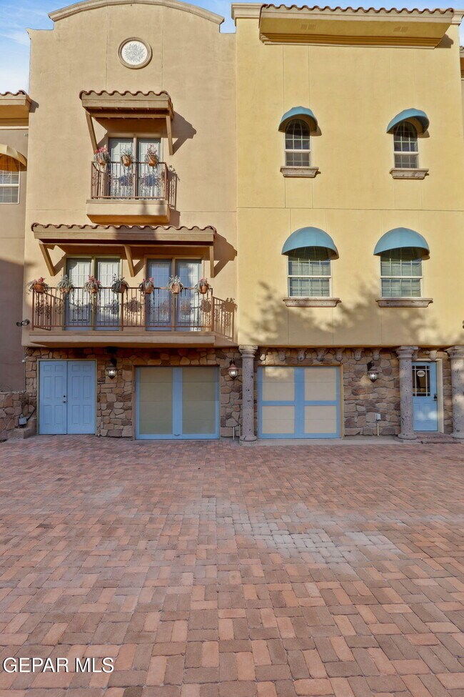 Foto del edificio - 6350 Escondido Dr