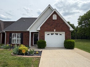Building Photo - 1702 Thomas Ct