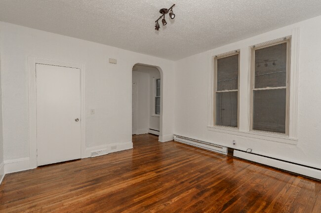 Foto del edificio - 1288 W 83rd St