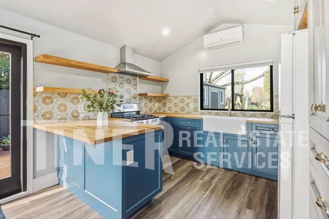 Building Photo - 7775 Dow Ave