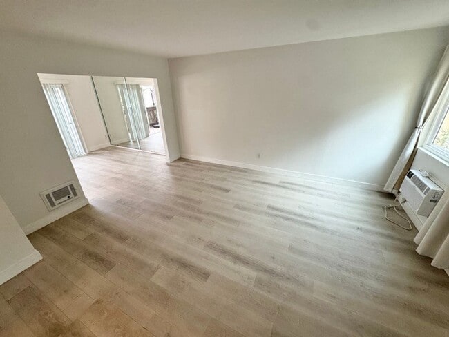 Building Photo - 7958 Mission Center Ct