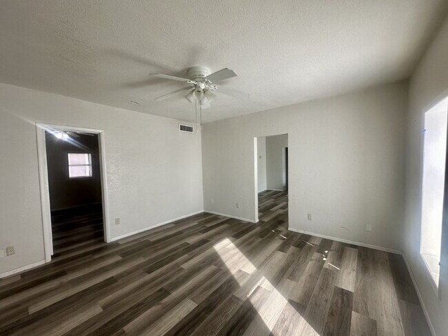 Foto del edificio - 495 N Phoenix St