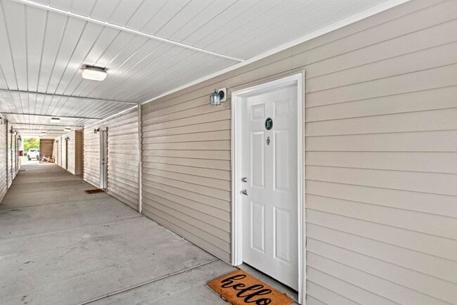 Building Photo - 2820 Bloomfield Ln