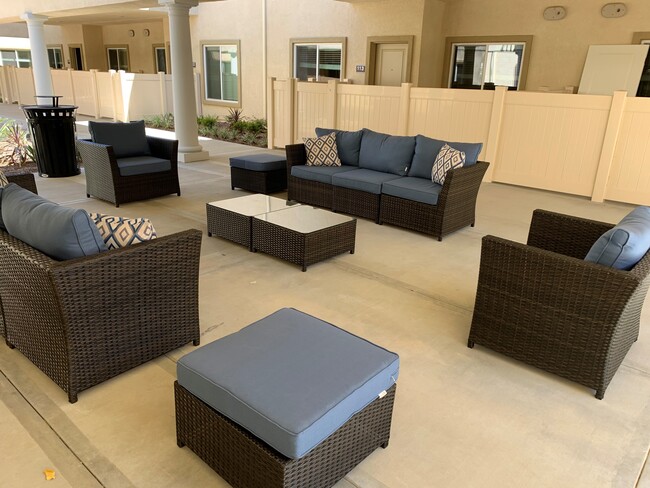 Lounge - Monte Vista Senior Apartments