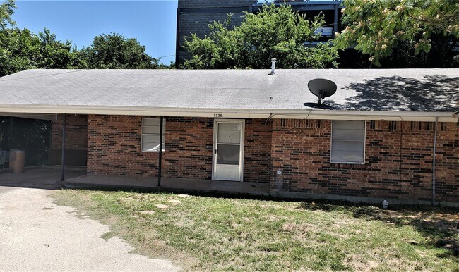 Building Photo - 1136 West Jones Street