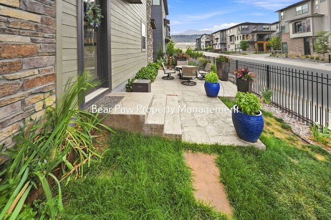 Building Photo - "Discover Spacious Elegant House in Morrison!