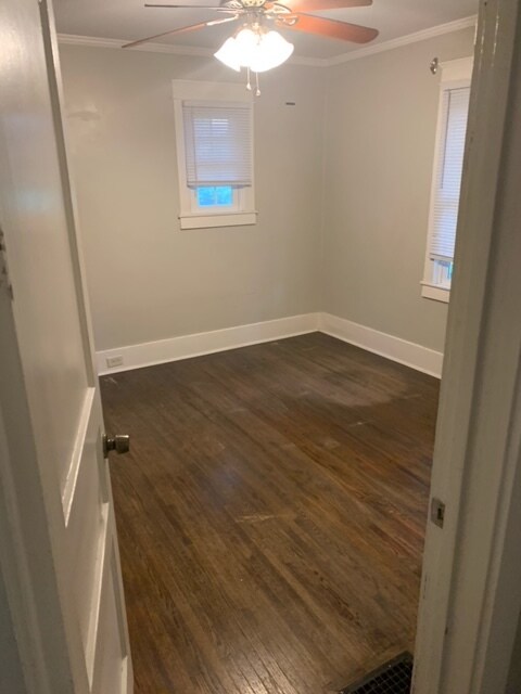 Foto del edificio - 2413 Emmett Ave