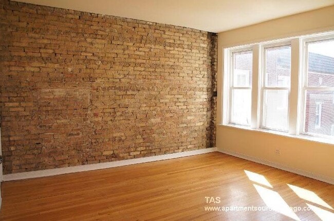 Building Photo - 3046 W Wellington Ave