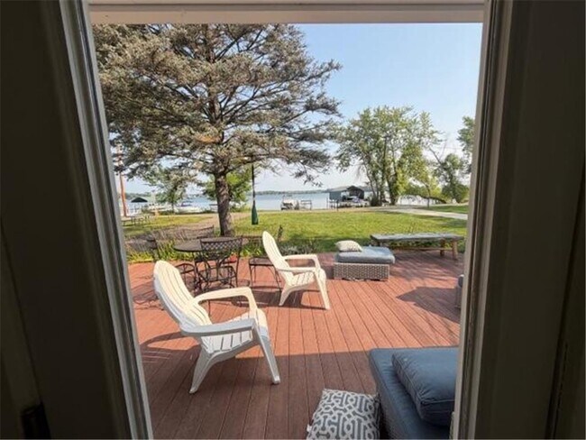 Foto del edificio - 3407 Crystal Bay Rd