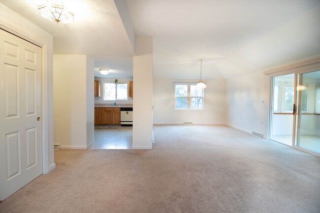 Building Photo - 59 Brookbend Way E