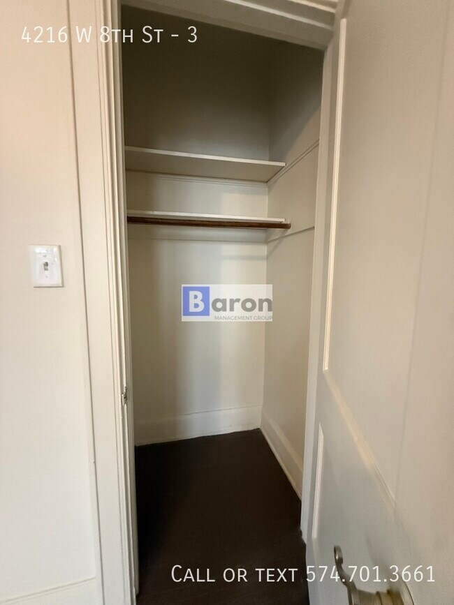 Foto del edificio - 4216 W 8th St