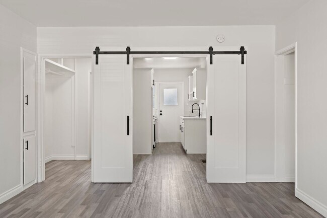 Foto del edificio - 150-154 W Hillcrest Blvd