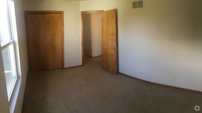 Building Photo - 2509 Crestline Cir