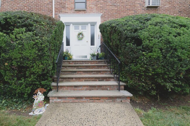 Foto del edificio - 7 Stone Hill Rd