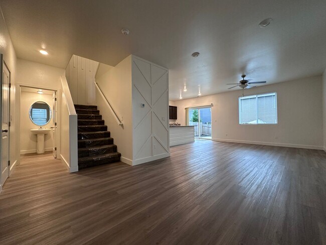 Foto del edificio - PLEASANT VALLEY STUNNER!! NEWER CONSTRUCTI...