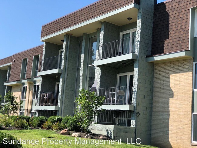 Building Photo - 1308 Camphill Way