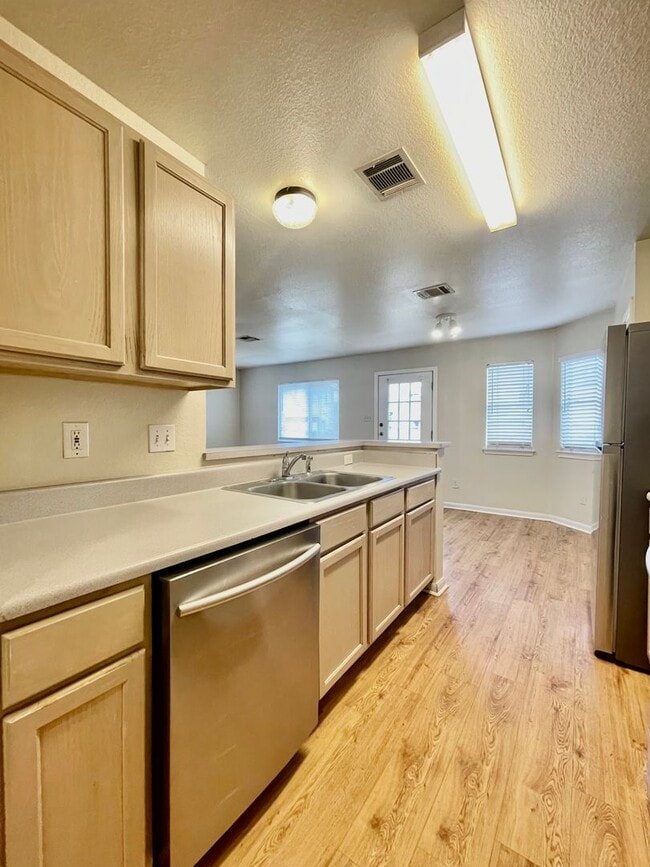 Building Photo - 3 Bedroom, 3.5 Bathrooms - 2 Car Garage - ...