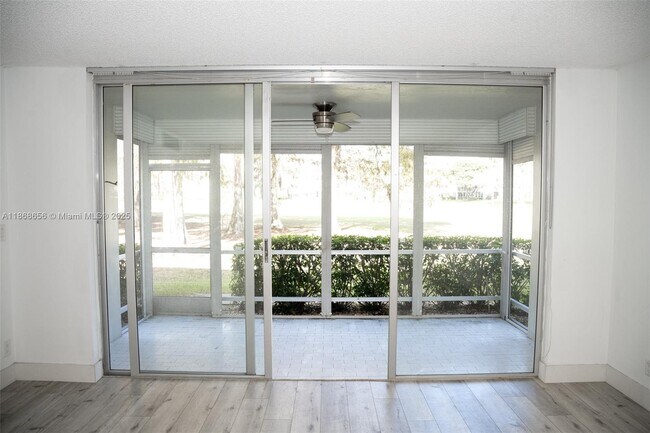 Foto del edificio - 4009 N Cypress Dr