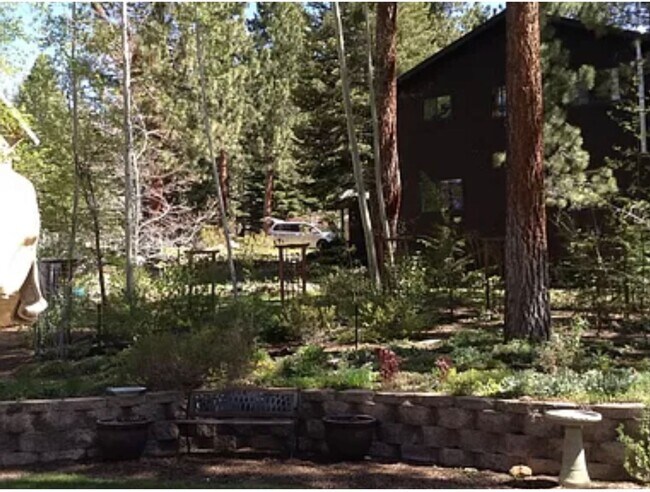 Building Photo - Nice house available now!