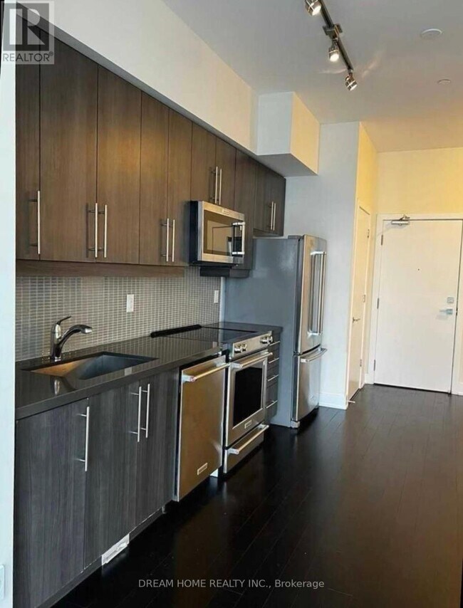 Building Photo - 510 Curran Place