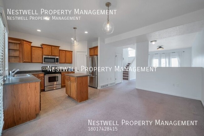 Building Photo - Gorgeous townhome in Draper
