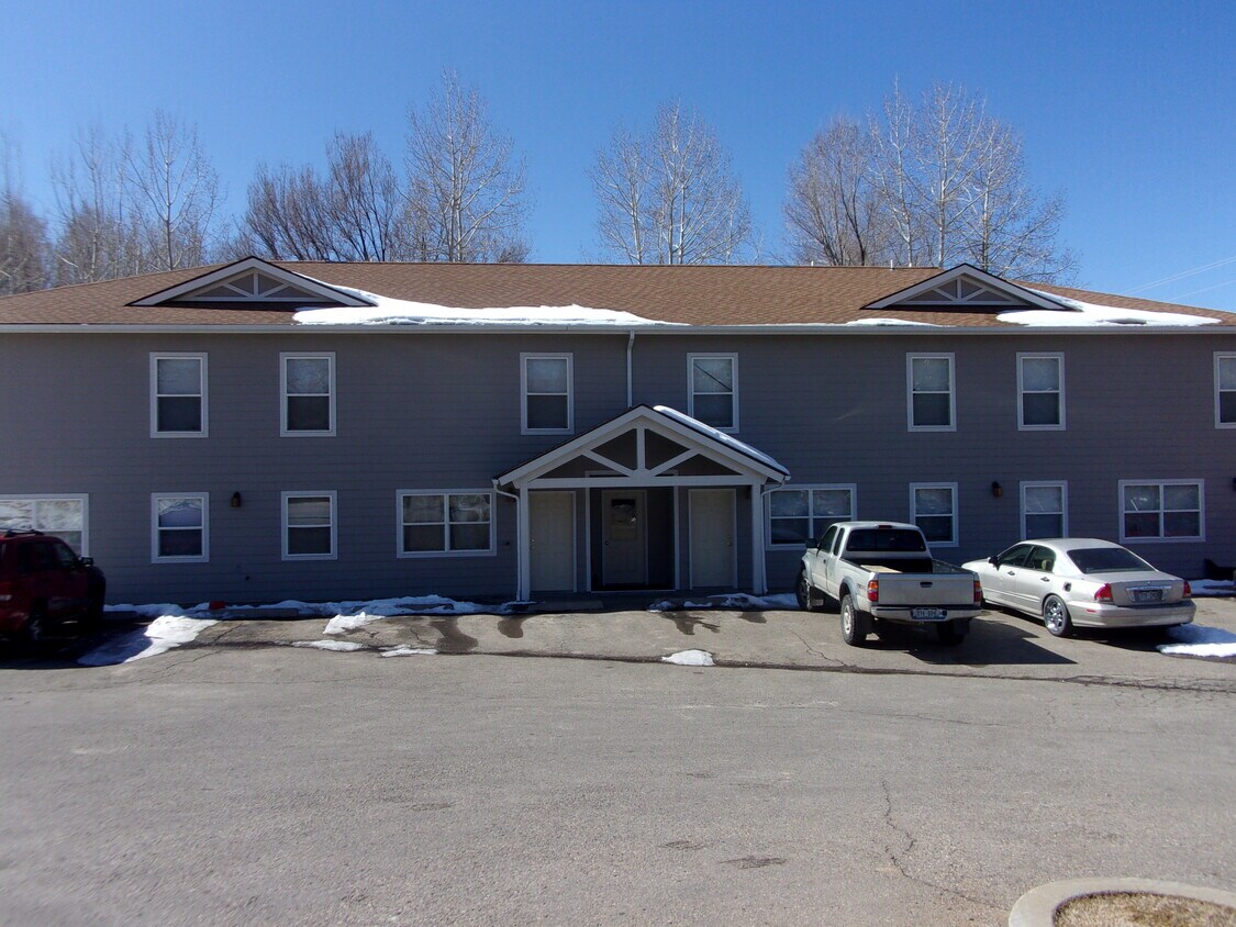 Ponderosa Pines Apartments - 50 Ball Ln