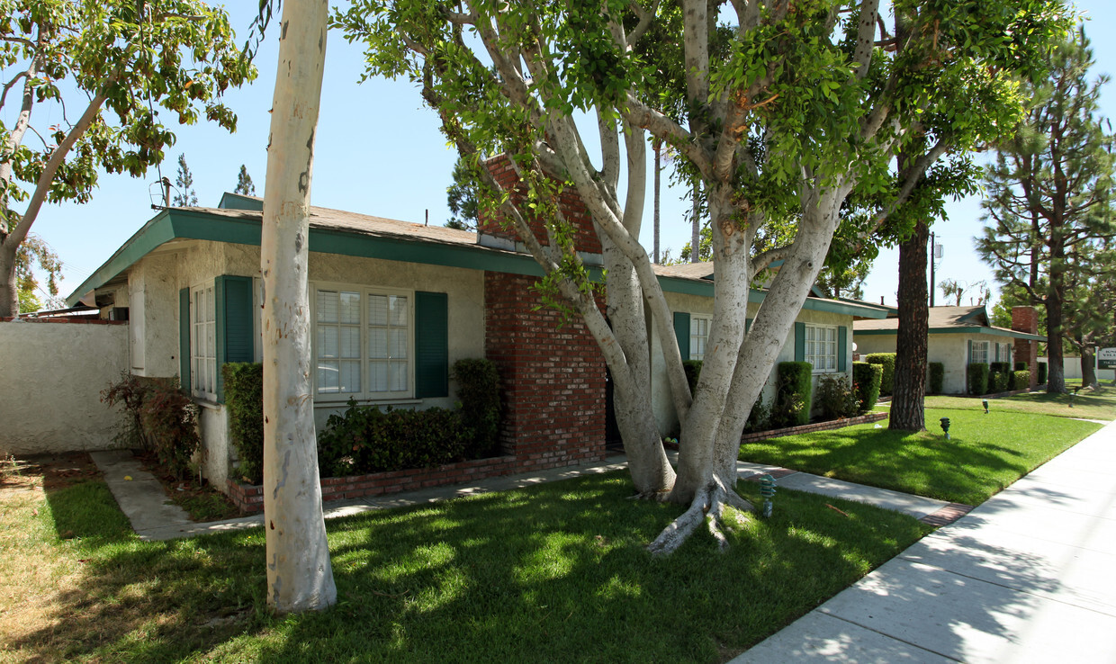 Building Photo - Knott Village Apartments