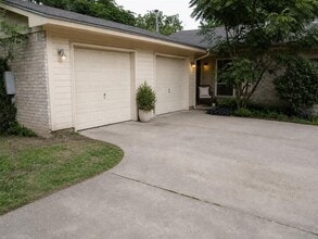 Building Photo - 902 Quartz Ct