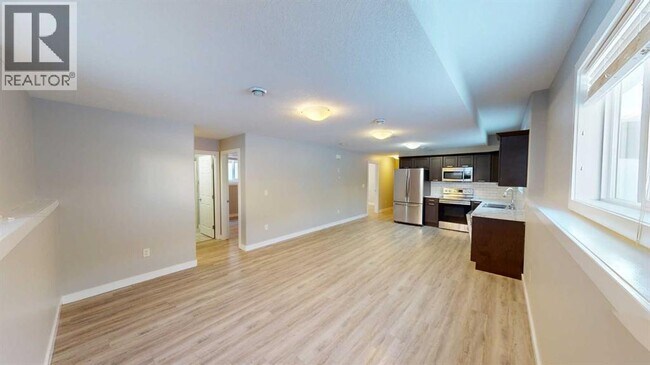 Photo du bâtiment - 9526-9112 112 Ave