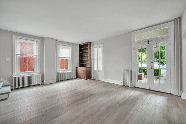 Foto del edificio - 376 N Main St
