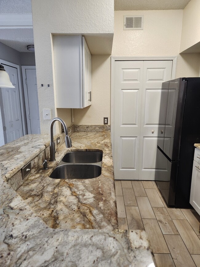 Kitchen - 13003 Plantation Park Cir Apartment